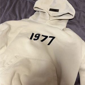 ESSENTIALS SWEATSHIRT 100% authentic